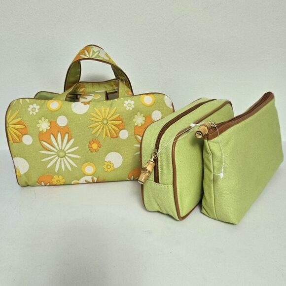 Share 3 Piece Wrap-Around Toiletry Bag Set w/Hanging Makeup Bag - Picture 3 of 4